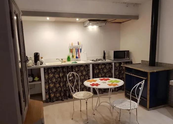 Moderne A Montagnac-montpezat - 32 M² Tranquille