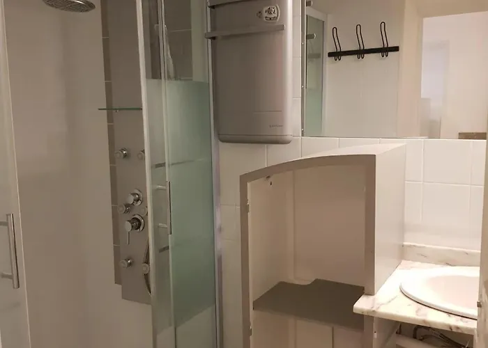 Moderne A Montagnac-montpezat - 32 M² Tranquille