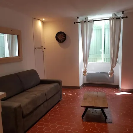 Moderne A Montagnac-montpezat - 32 M² Tranquille דירה מונטניאק