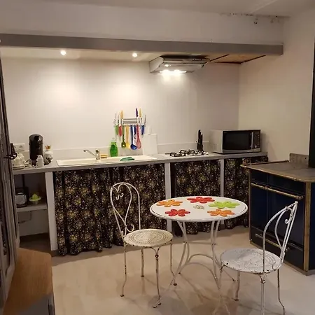 Moderne A Montagnac-montpezat - 32 M² Tranquille