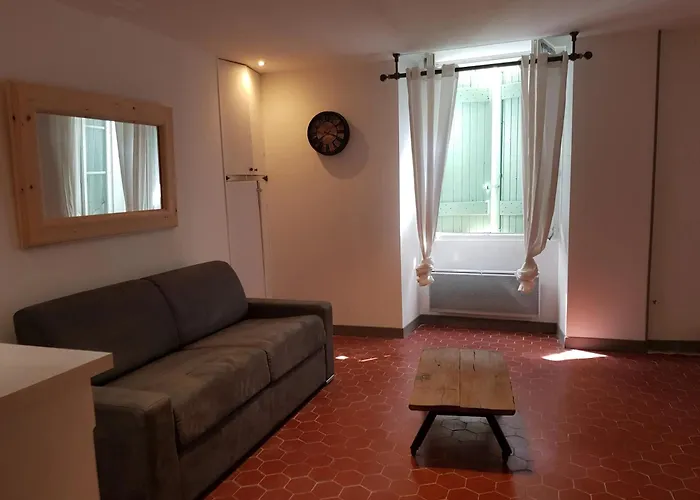 Moderne A Montagnac-montpezat - 32 M² Tranquille דירה מונטניאק